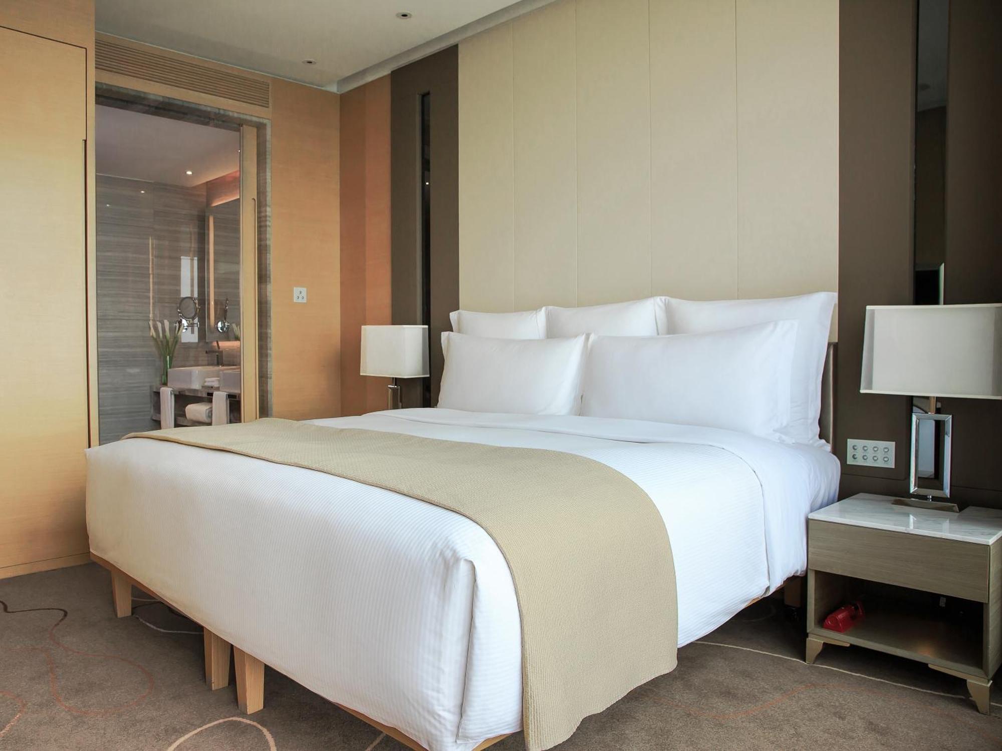 Langham Place Guangzhou - Walking Distance To Canton Fair & Overseas Buyers Registration Service Exterior photo