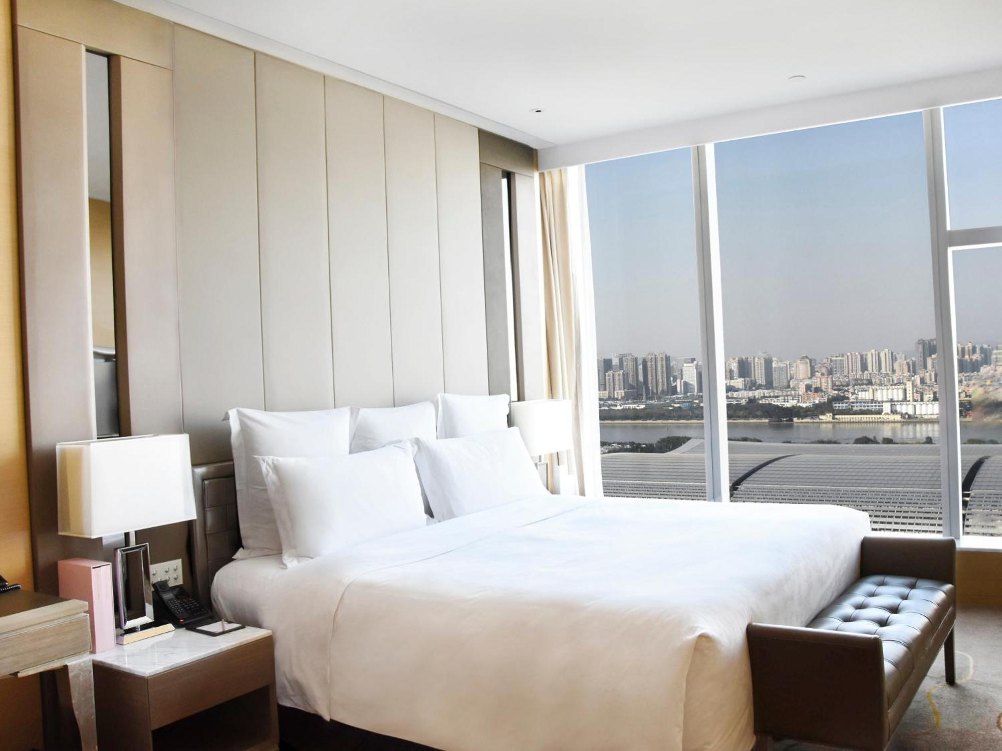 Langham Place Guangzhou - Walking Distance To Canton Fair & Overseas Buyers Registration Service Exterior photo