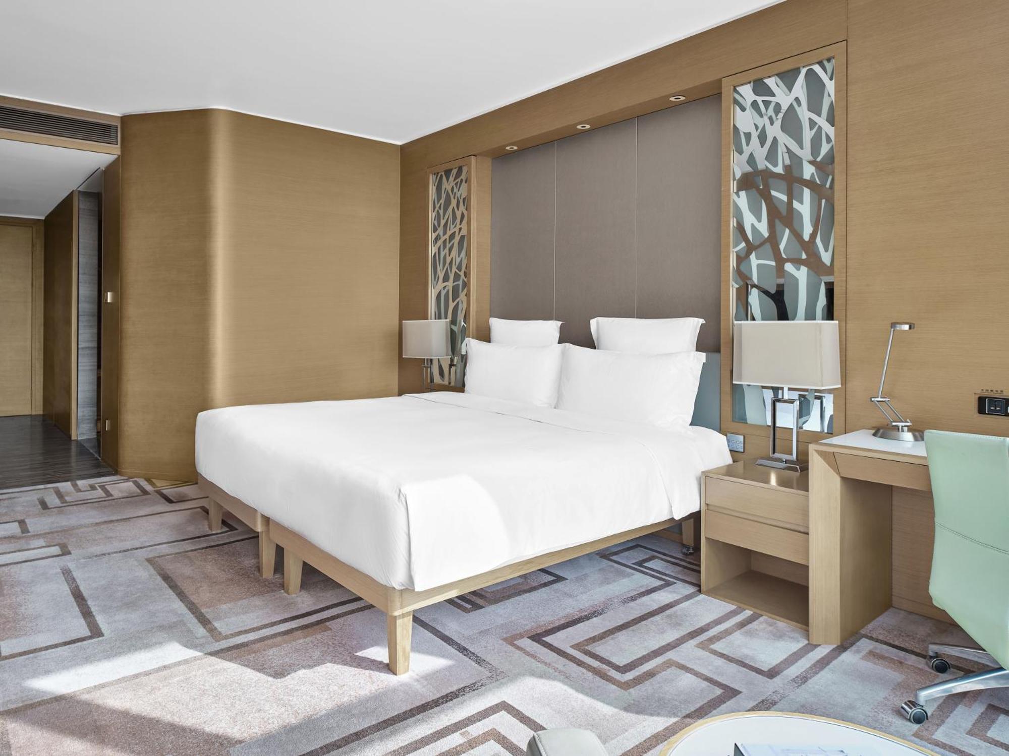 Langham Place Guangzhou - Walking Distance To Canton Fair & Overseas Buyers Registration Service Exterior photo