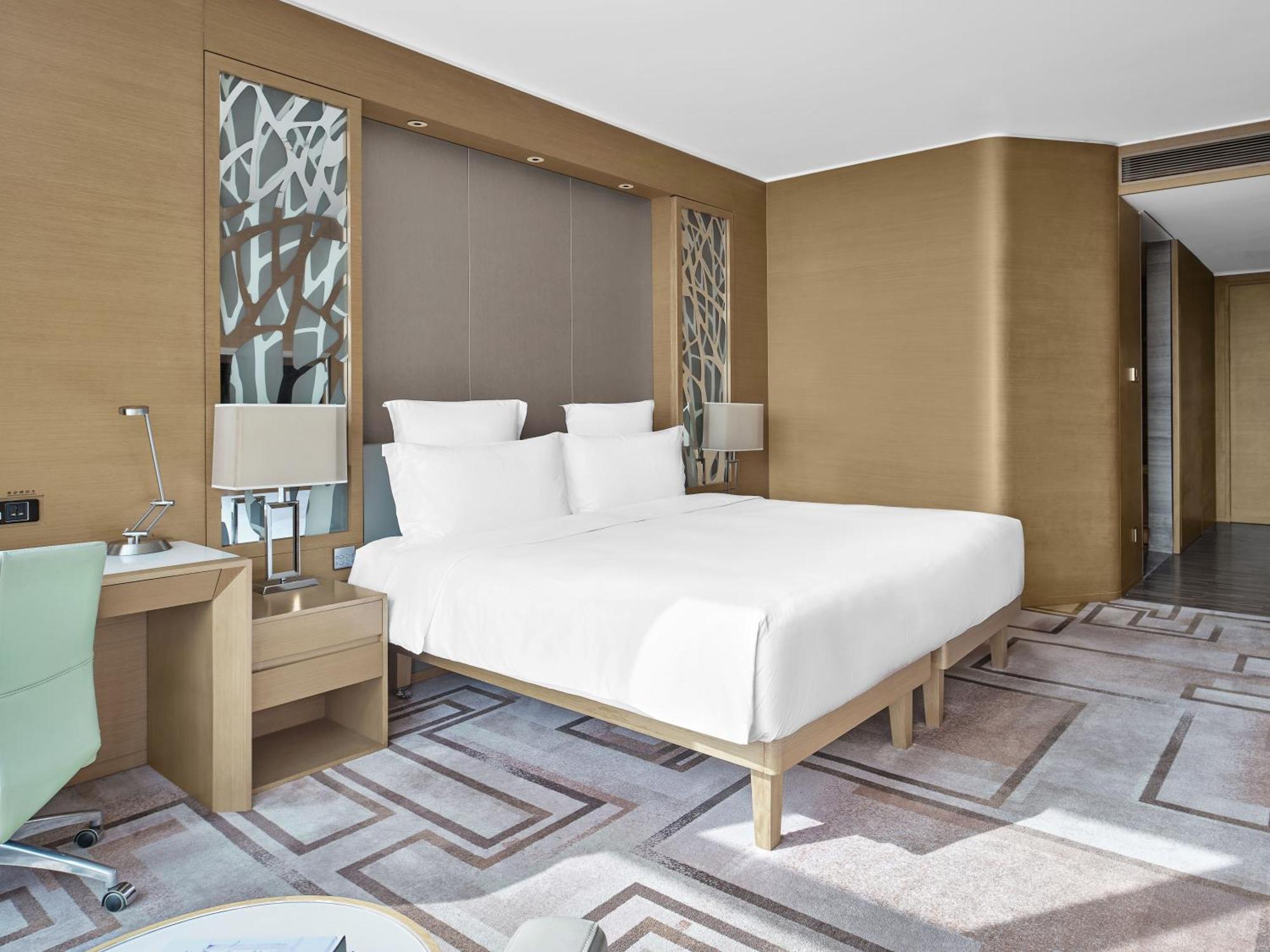 Langham Place Guangzhou - Walking Distance To Canton Fair & Overseas Buyers Registration Service Exterior photo