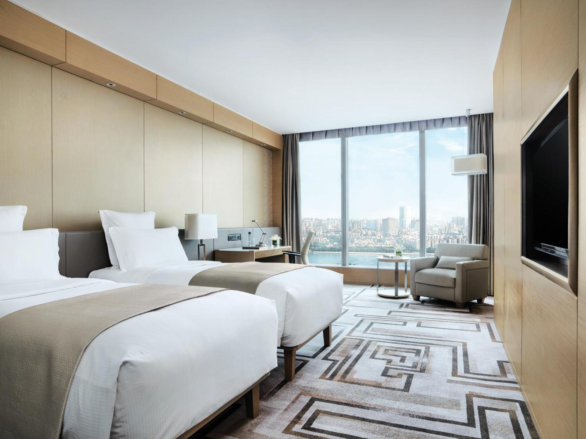 Langham Place Guangzhou - Walking Distance To Canton Fair & Overseas Buyers Registration Service Exterior photo